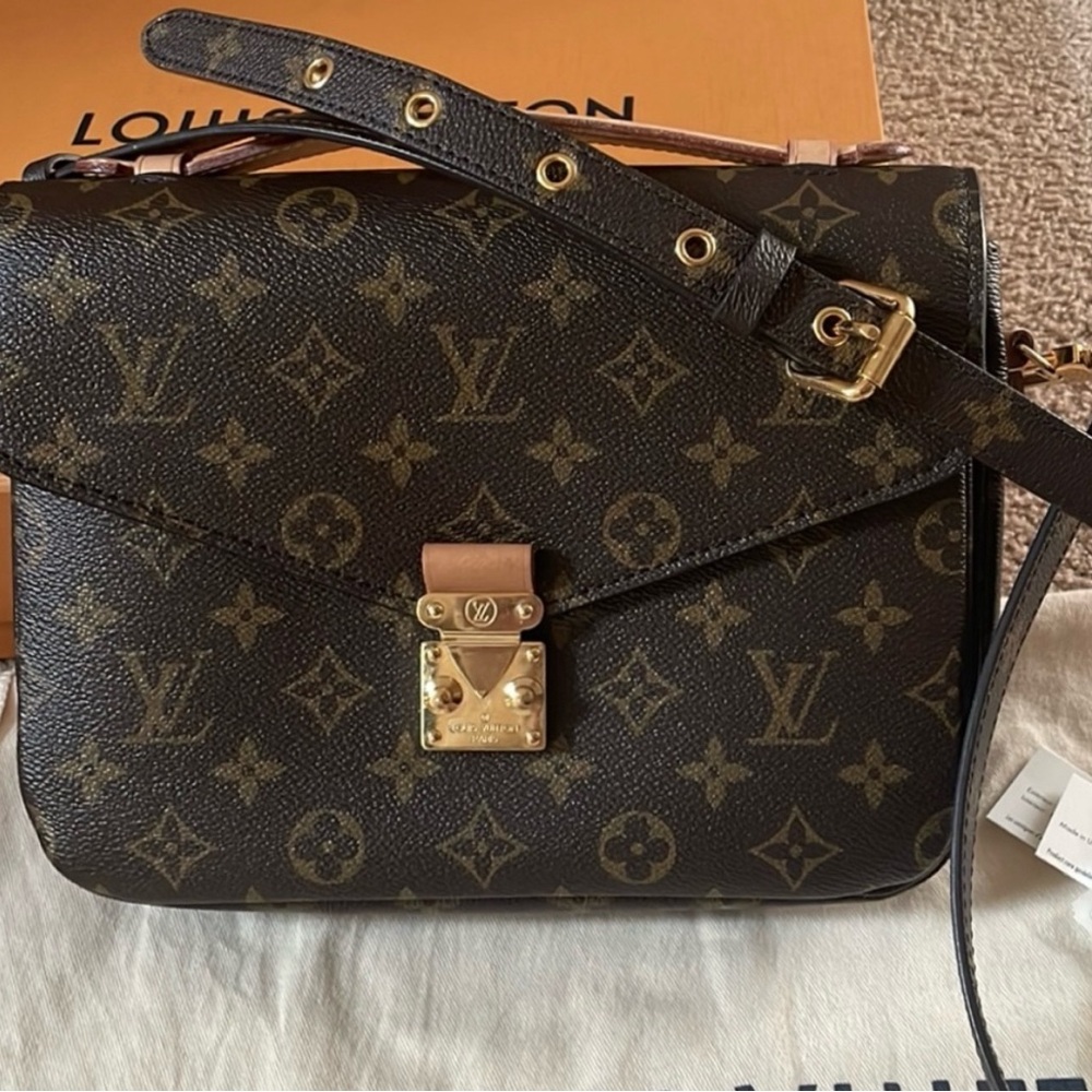 Louis Vuitton Pochette Métis